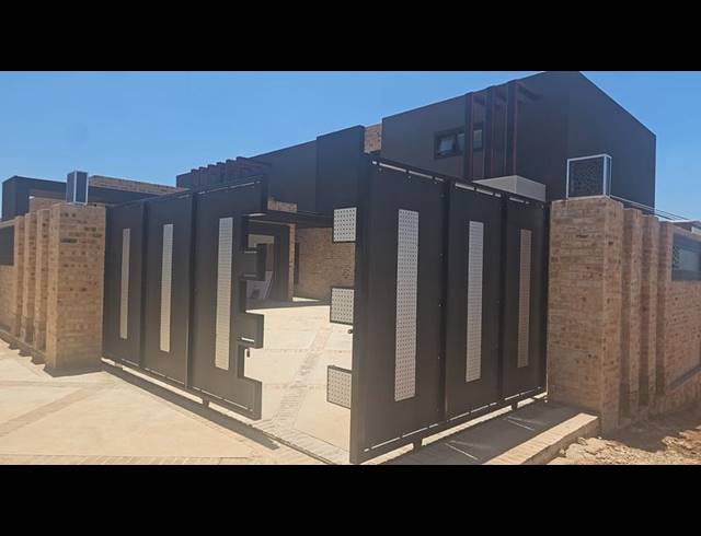 5 BEDROOM HOUSE FOR SALE IN NOORDHEUWEL